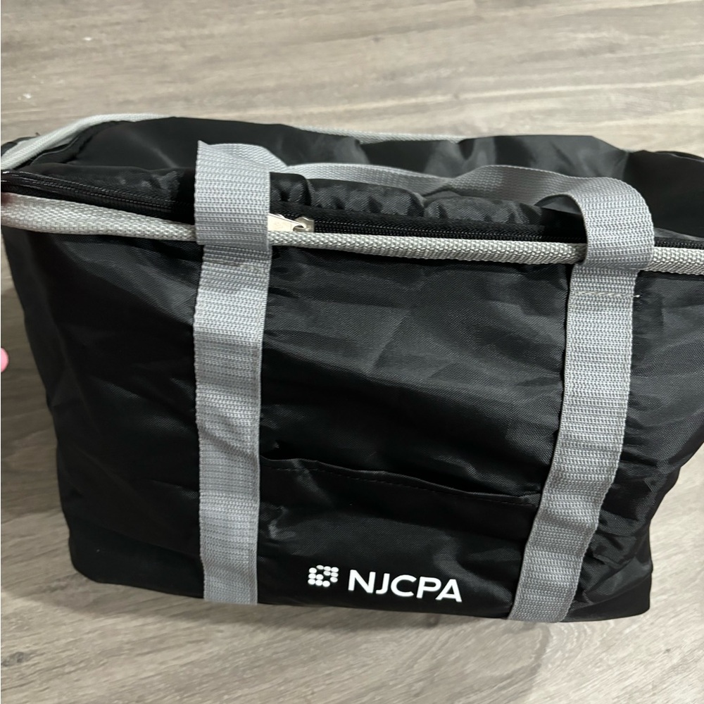 Insulated drink cooler